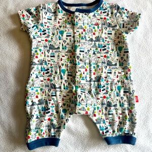 Magnetic me romper